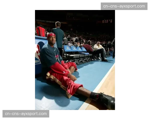 特写：告别巡演？勒布朗-詹姆斯在麦迪逊广场花园收到全场起立致敬