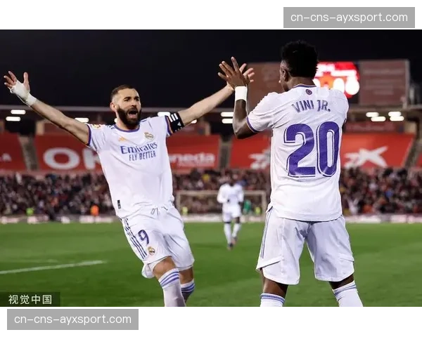 国家德比实时:维尼修斯半场结束前低射破门,皇马1-0领先巴萨